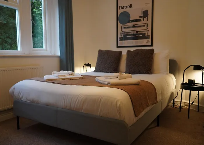 The Old Police House- Beautiful Oxfordshire Countryside Retreat- Sleeps 10