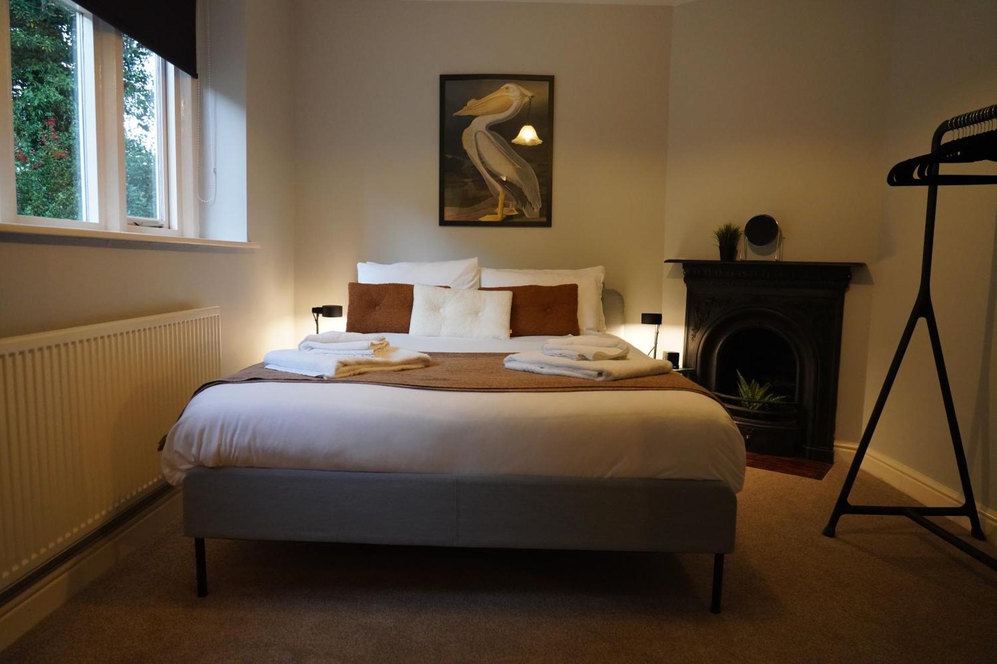 The Old Police House- Beautiful Oxfordshire Countryside Retreat- Sleeps 10 *
